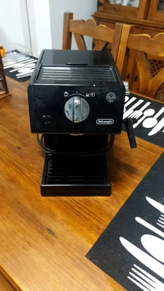 Cafetera DeLonghi Negra