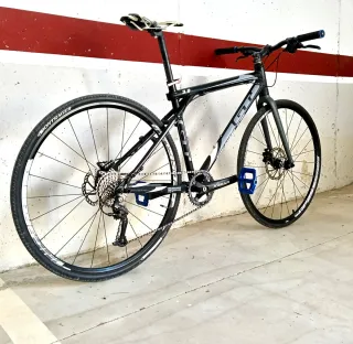 Bicicleta GT Avalanche 3.0
