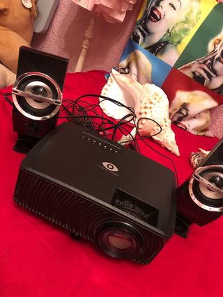 Proyector CAMAC Negro con Altavoces