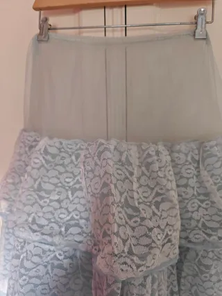 Falda de disfraz con volantes y encaje