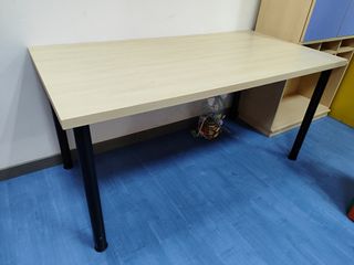 Mesa de escritorio madera y metal