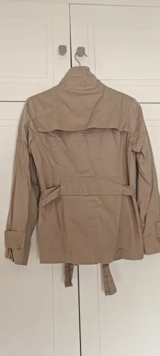 Parka mujer beige con cinturón