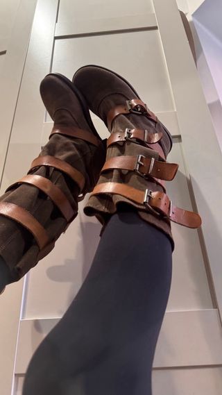 Botas altas Hakei marrones con hebillas