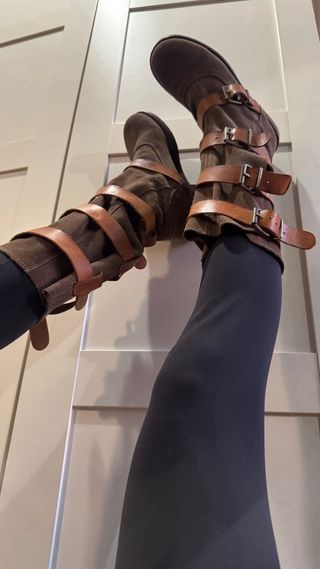 Botas altas Hakei marrones con hebillas