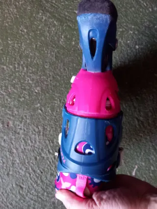 Patines en línea rosas y azul