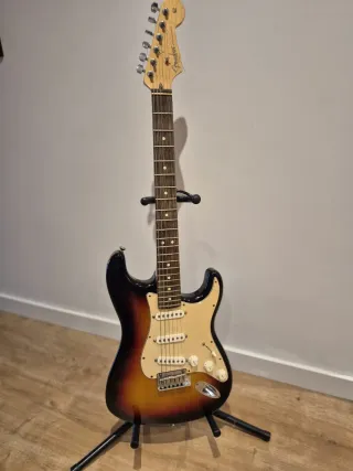 Guitarra eléctrica FENDER