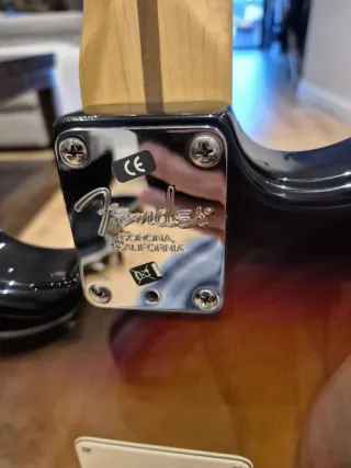 Guitarra eléctrica FENDER