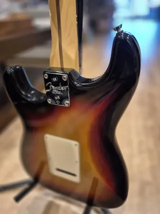 Guitarra eléctrica FENDER