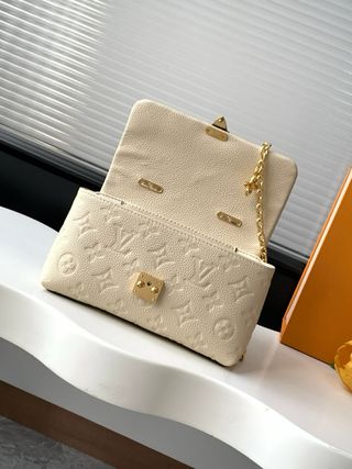 Bolsa Louis Vuitton Nano Madeleine Nova