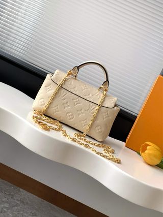 Bolsa Louis Vuitton Nano Madeleine Nova