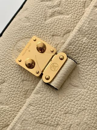 Bolsa Louis Vuitton Nano Madeleine Nova