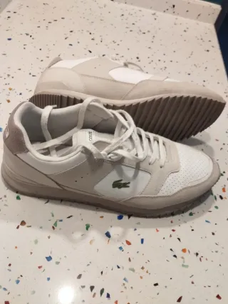 Zapatillas Lacoste Beige y Blancas