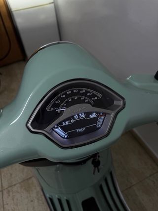 Vespa Primavera 125 Scooter