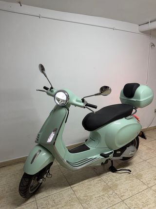 Vespa Primavera 125 Scooter
