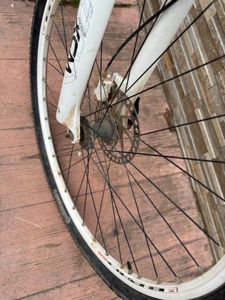 Bicicleta de Montaña Negra y Roja