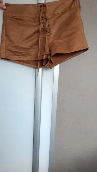 Pantalones cortos marrones con cordones