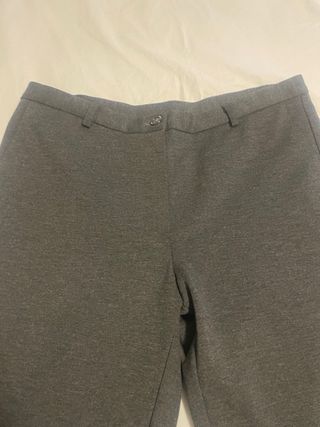 Pantalón recto elástico gris