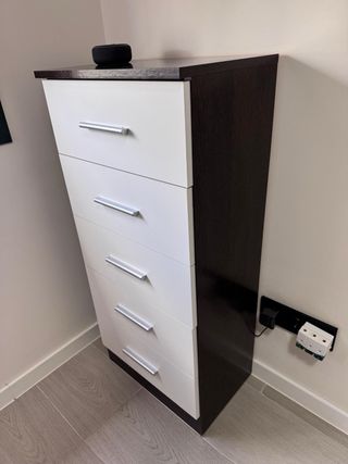 Cabecero + 2 mesitas + sinfonier