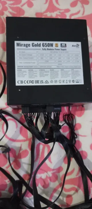 Fuente de Alimentación PC Negra
