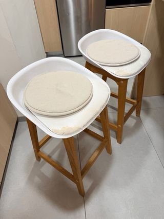 Taburetes de cocina madera y plástico
