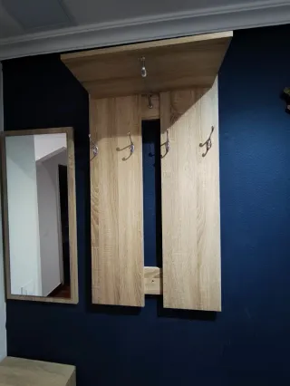 Mueble recibidor madera.