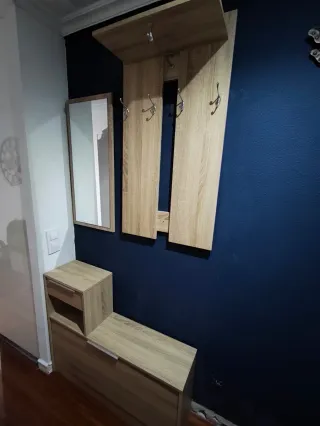 Mueble recibidor madera.
