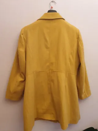 Abrigo amarillo mujer