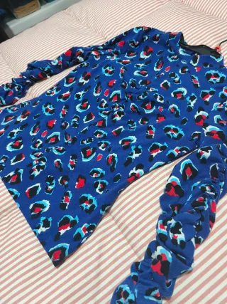 Camiseta azul con estampado animal