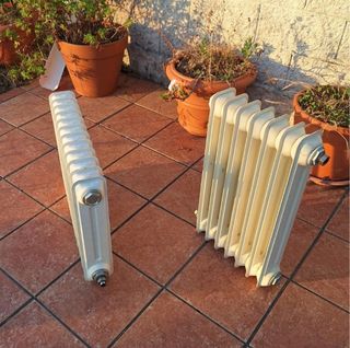 Radiadores de metal blancos