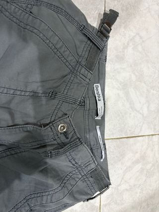 Pantalón cargo ancho gris
