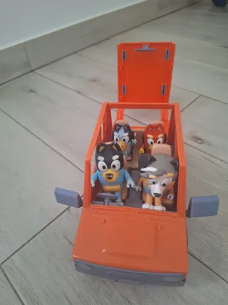 Bluey Coche y Figuras con Surf