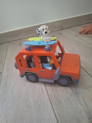 Bluey Coche y Figuras con Surf