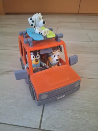Bluey Coche y Figuras con Surf