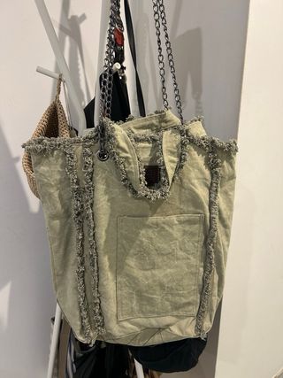 Bolso estilo shopper verde con flecos