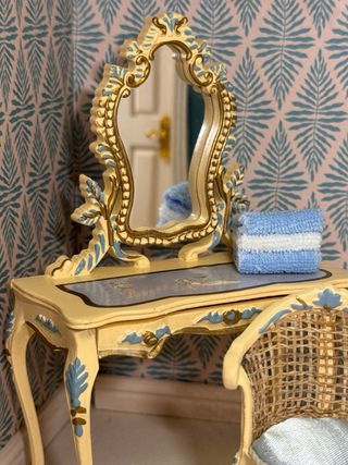 Tocador y silla casa de muñecas