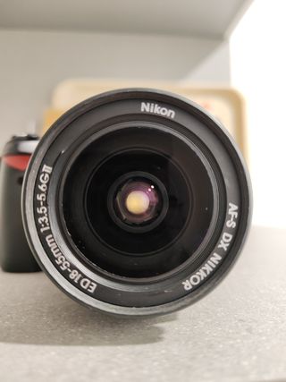 Cámara Nikon D40 con bolso y cargador