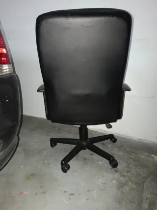 Silla de oficina negra