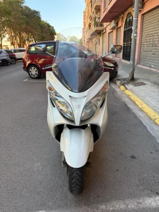 Vendo Maxiscooter Burgman 400 K9.