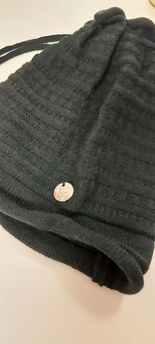 Cappello in lana nero