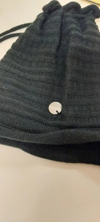 Cappello in lana nero