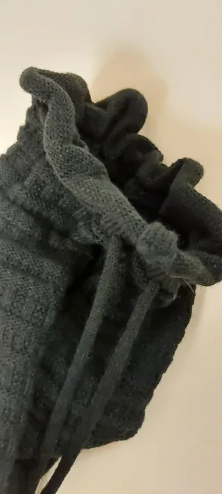 Cappello in lana nero