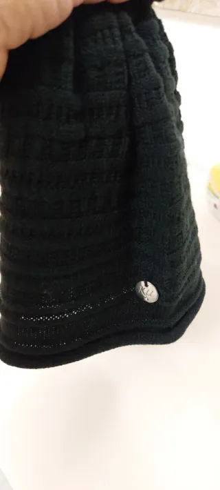 Cappello in lana nero