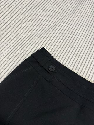 Falda lápiz negra con botones