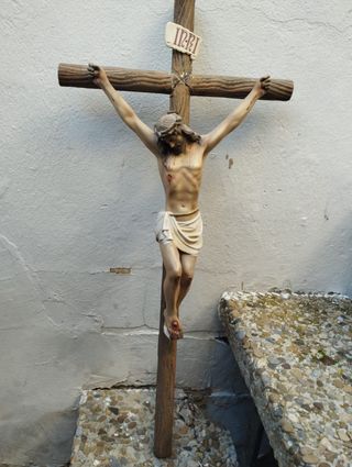 Figura Cristo en Cruz INRI