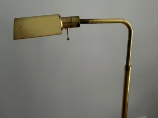 Lámpara de pie dorada