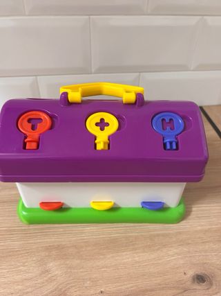 Garagem de brincar com 3 carrinhos