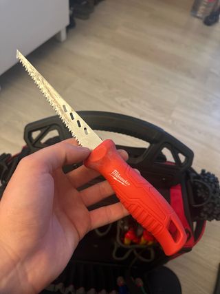 Serrucho Milwaukee Rojo