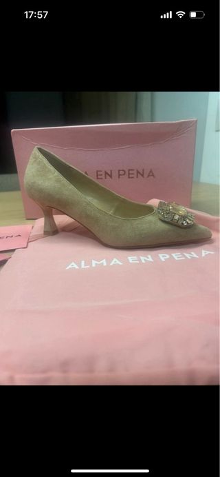 Zapatos tacón joya ALMA EN PENA beige/dorado