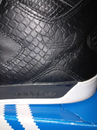 Zapatillas Adidas Altas Negras y Blancas