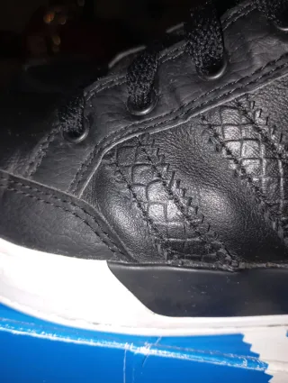 Zapatillas Adidas Altas Negras y Blancas